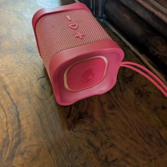 Skullcandy Set - Overear Headphones and Blue Tooth Speaker - Picture 3 of 7